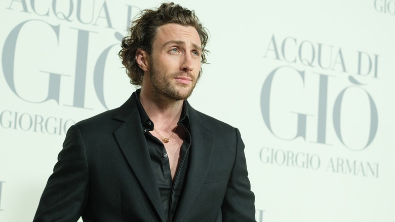 Aaron Taylor-Johnson pose