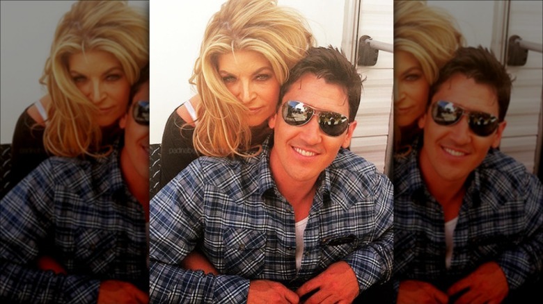 Kirstie Alley et Jonathan Knight posent