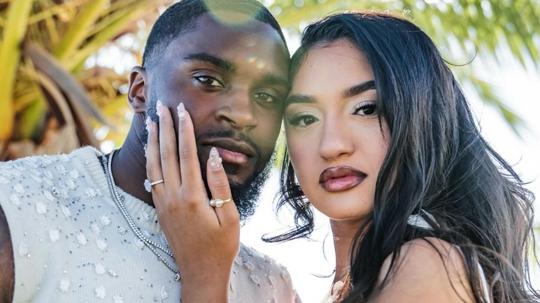 Jaylon Johnson et Janessa McFadden posant