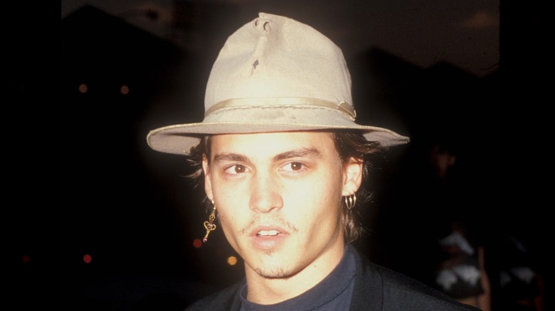 Chapeau beige solennel de Johnny Depp