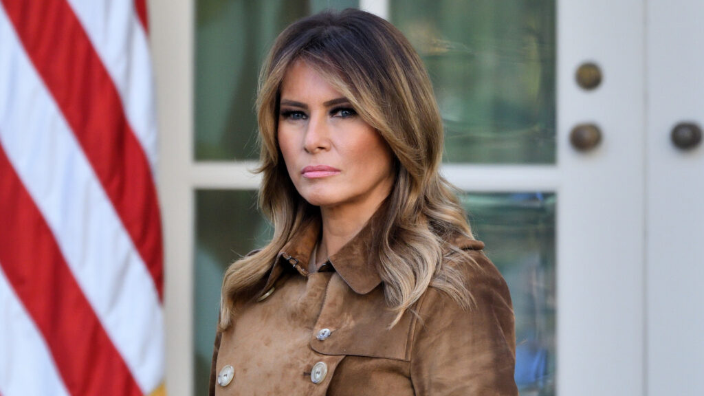 Une experte en langage corporel nous dit que Melania Trump a menti sur le fait que Donald était un père de famille