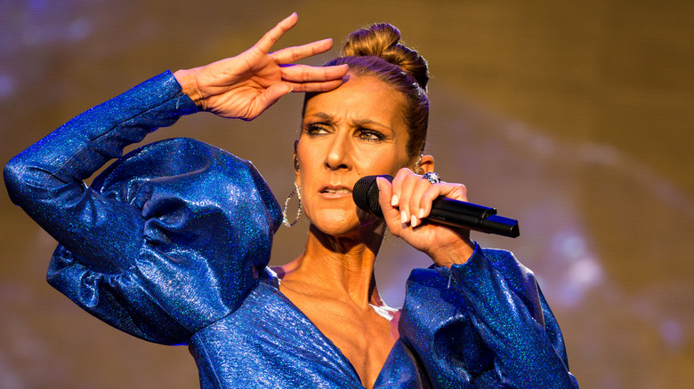 Céline Dion en robe bleue