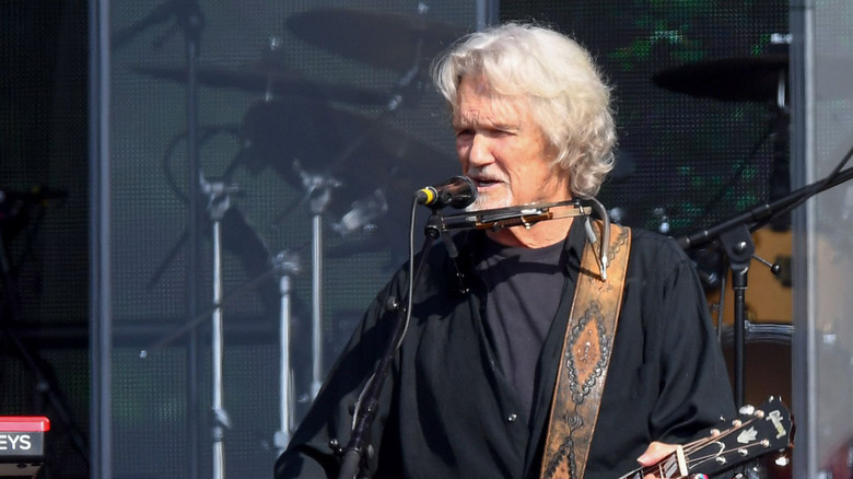 Kris Kristofferson souriant