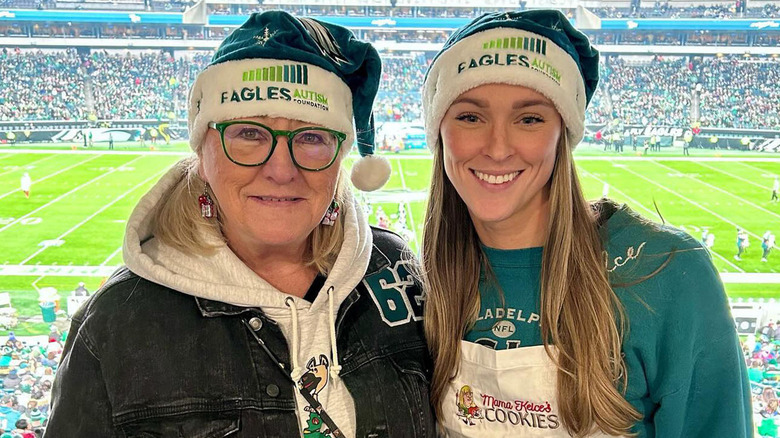 Donna et Kylie Kelce posent