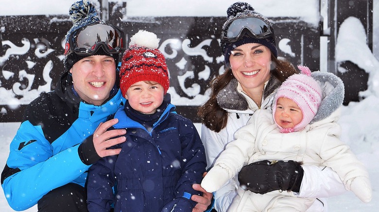 Le prince William, le prince George, Kate Middleton et la princesse Charlotte profitent des chutes de neige