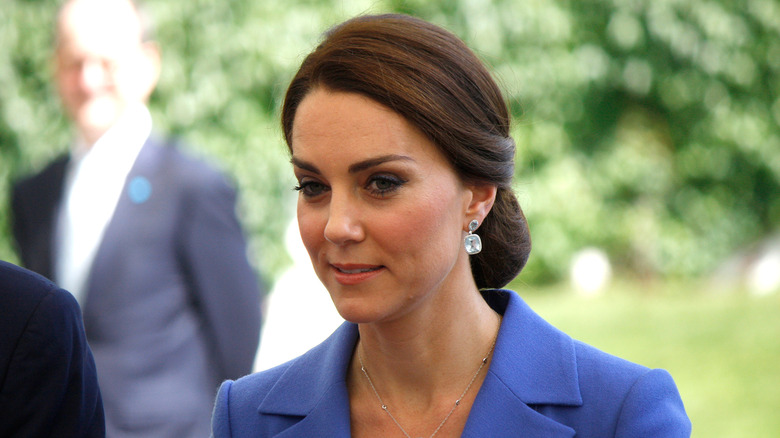 Blazer bleu de Kate Middleton