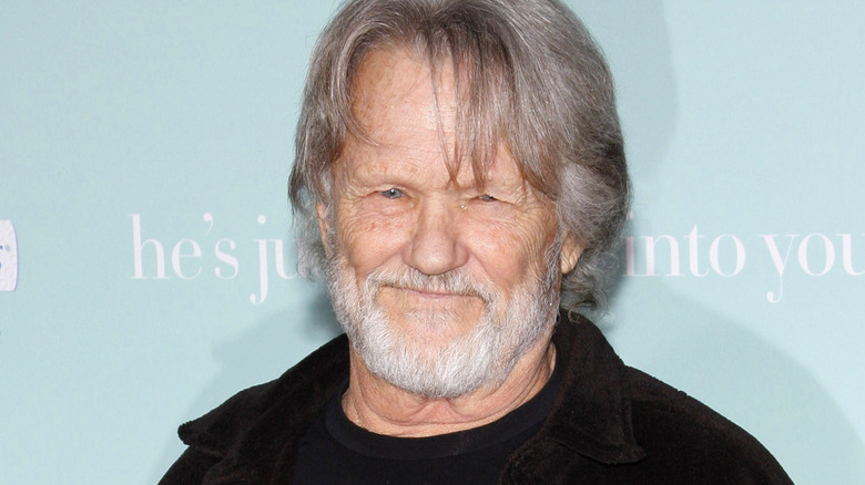 Kris Kristofferson souriant en gros plan