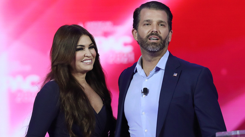 Kimberly Guilfoyle et Donald Trump Jr. souriant