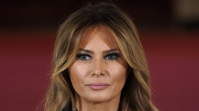 Melania Trump regarde