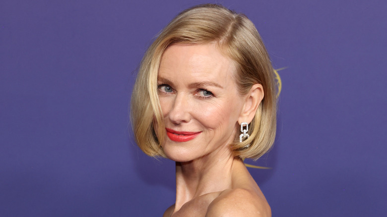 Naomi Watts souriante