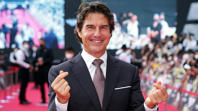 Tom Cruise claque des doigts