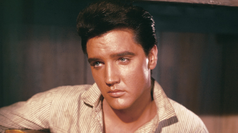 Elvis Presley a l'air maussade