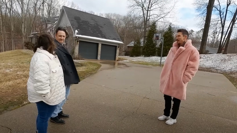 David Bromstad et couple dans l'allée