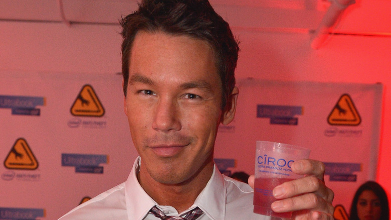 David Bromstad posant pour les caméras