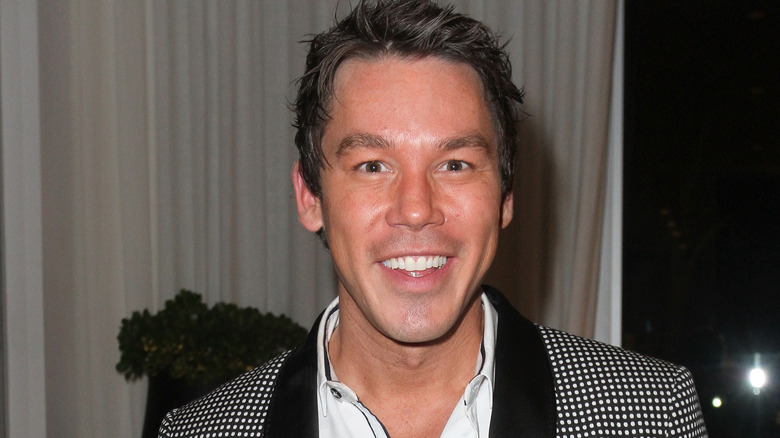 David Bromstad posant pour les caméras