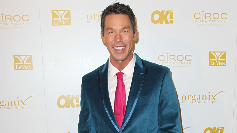 David Bromstad posant pour les caméras