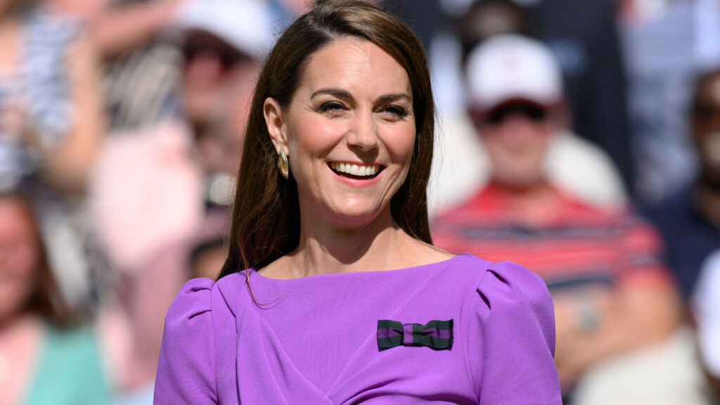 Kate Middleton utilise son retour aux fonctions royales pour donner le look le plus audacieux à ce jour depuis la révélation du cancer