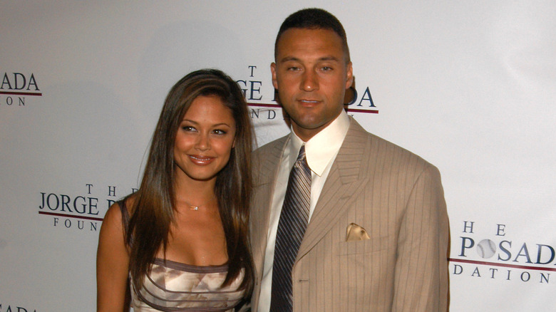 Vanessa Lachey et Derek Jeter souriants