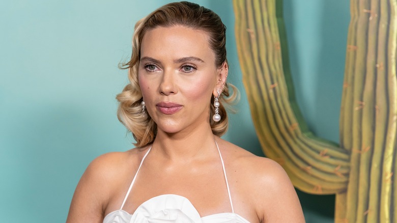 Scarlett Johansson souriante