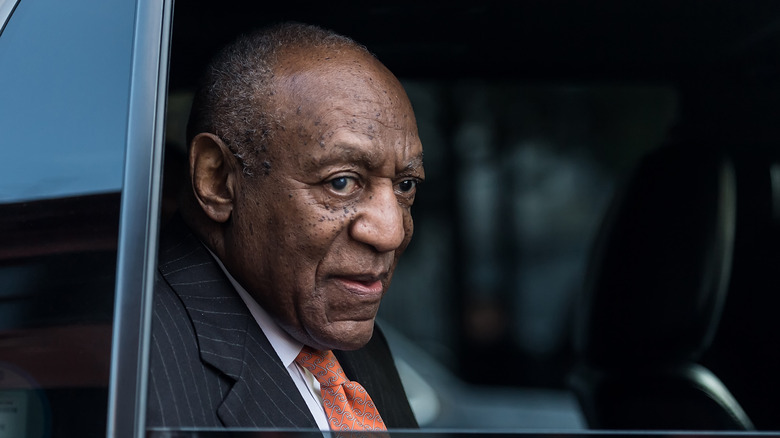 Bill Cosby quitte le palais de justice en voiture lors de son nouveau procès en 2018