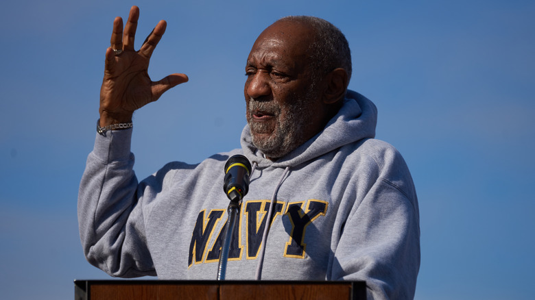 Bill Cosby s'adresse à la foule à l'occasion de la « Journée des anciens combattants »