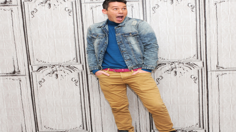 David Bromstad posant