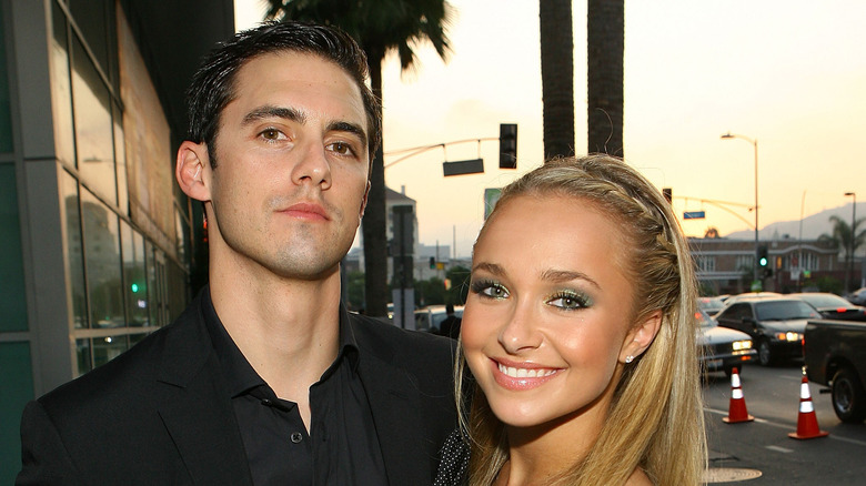 Milo Ventimiglia et Hayden Panettiere souriants