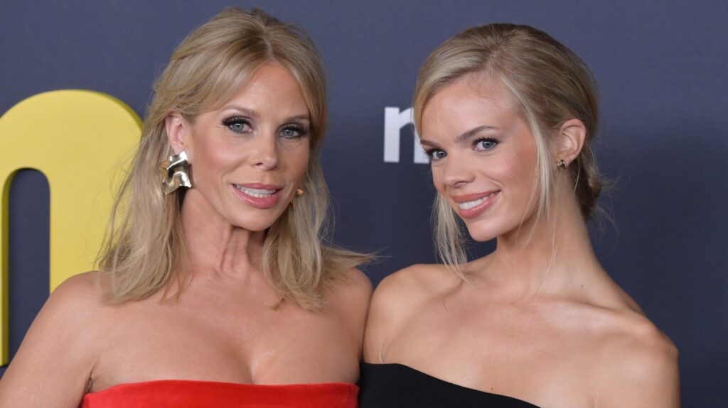 Catherine, la fille de Cheryl Hines, a grandi et mène une vie normale