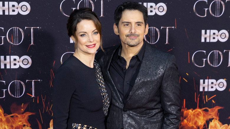 Kimberly Williams-Paisley et Brad Paisley posant