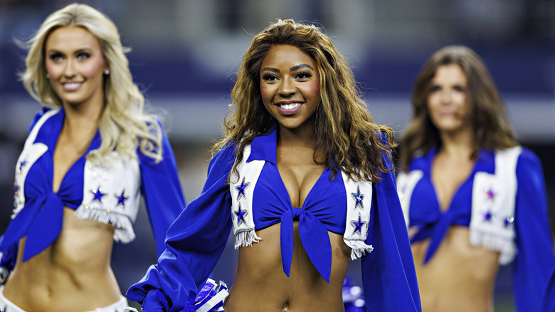 Les pom-pom girls des Cowboys de Dallas se produisent