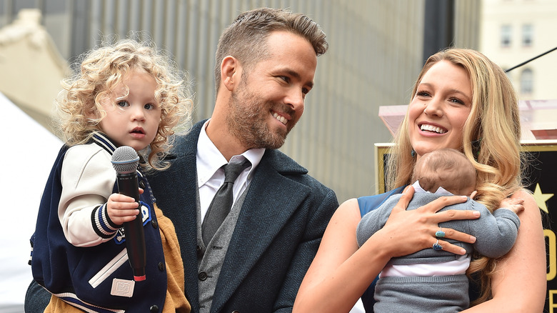 Lively et Reynolds avec deux filles