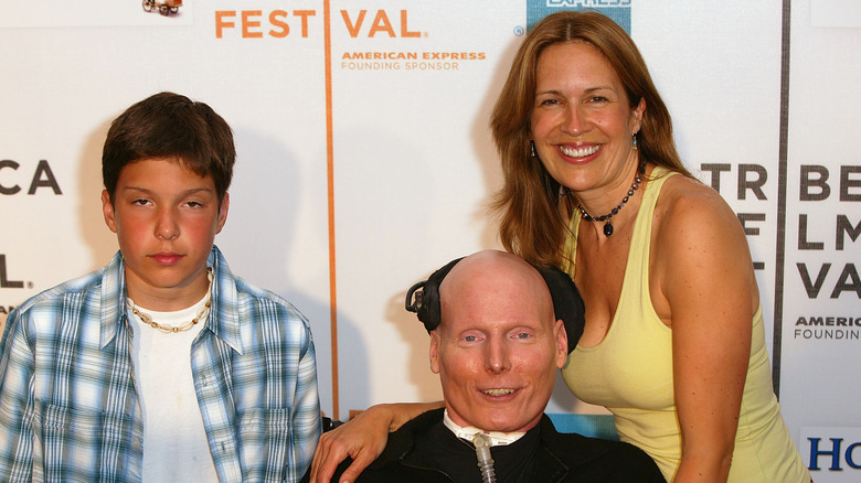 Will, Christopher et Dana Reeve posent en 2004