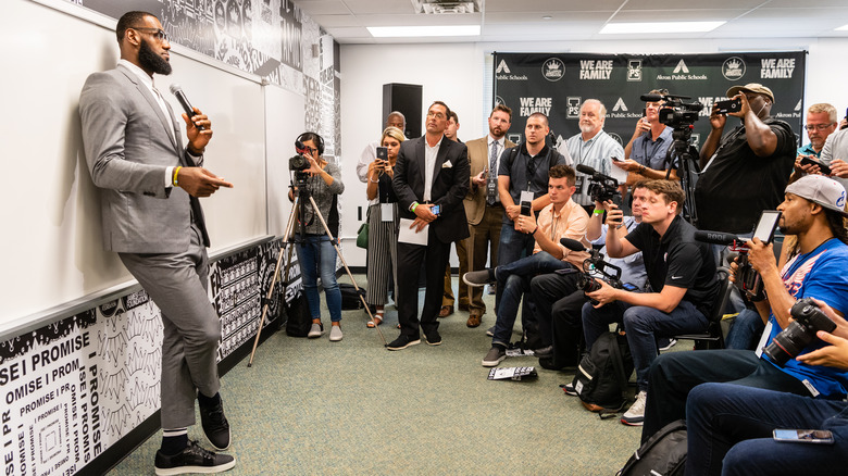 LeBron James ouvre son école