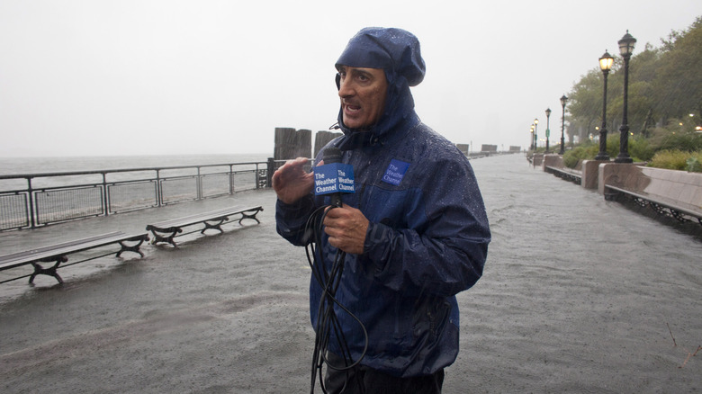 Jim Cantore en reportage sous la pluie