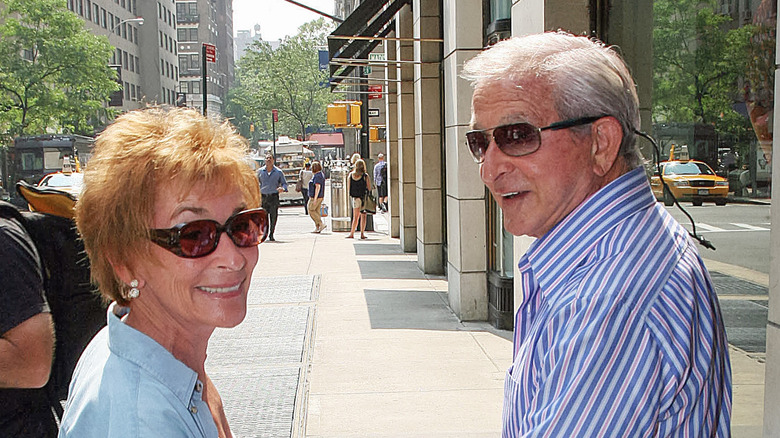 Judy et Jerry Sheindlin souriants