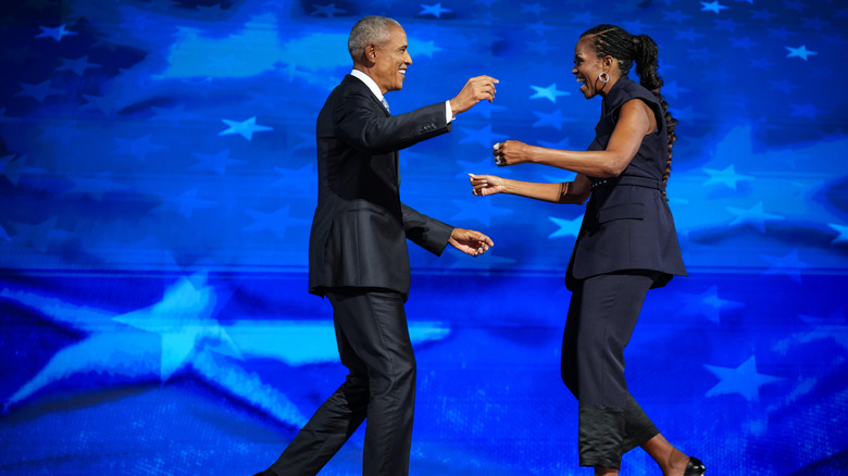 Barack Obama salue Michelle Obama