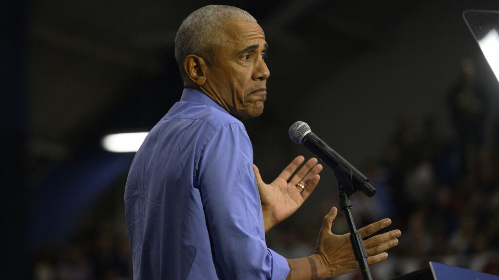 Obama ne retient pas Trump et taquine les pensées de Michelle qui sont encore plus impitoyables