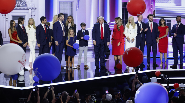 Donald Trump et sa famille sur scène RNC