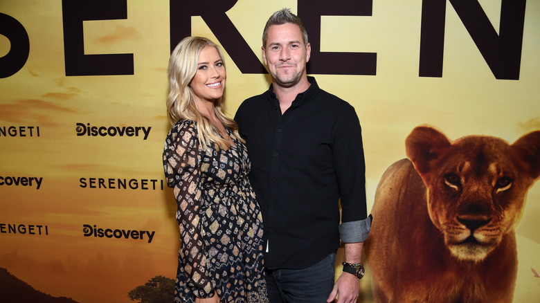 Christina Hall enceinte et Ant Anstead posant