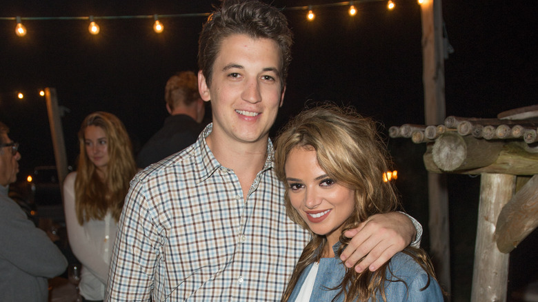 Miles Teller et Keleigh Sperry posant