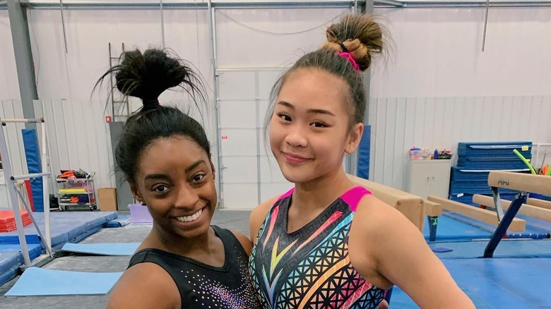 Suni Lee sans maquillage avec Simone Biles