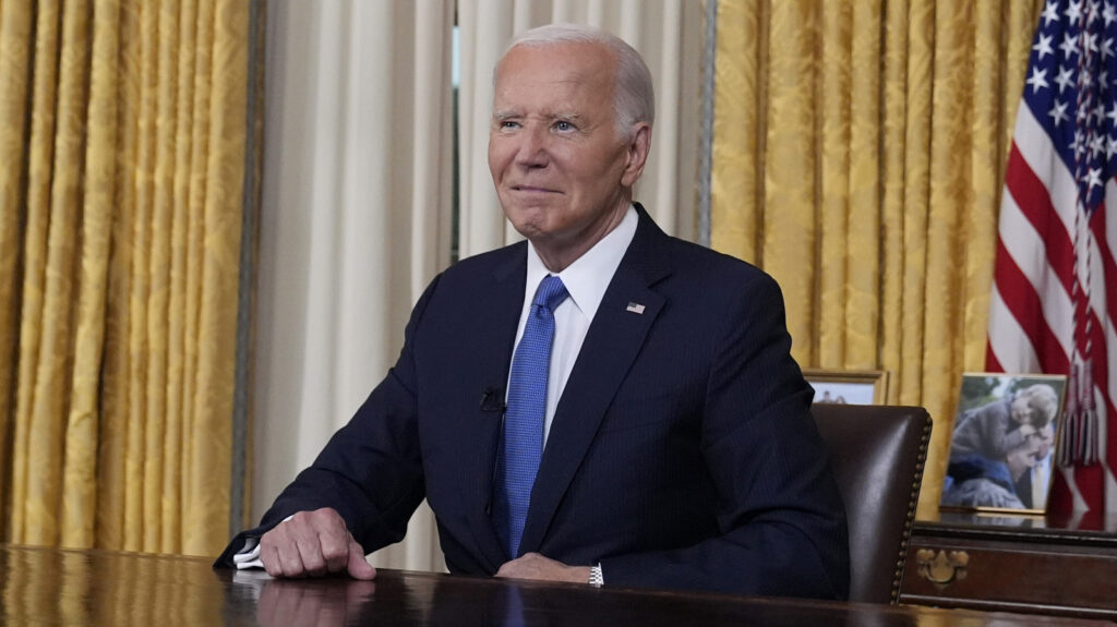 Biden lui téléphone pour une grande adresse (et vous avez probablement manqué le pistolet fumant)