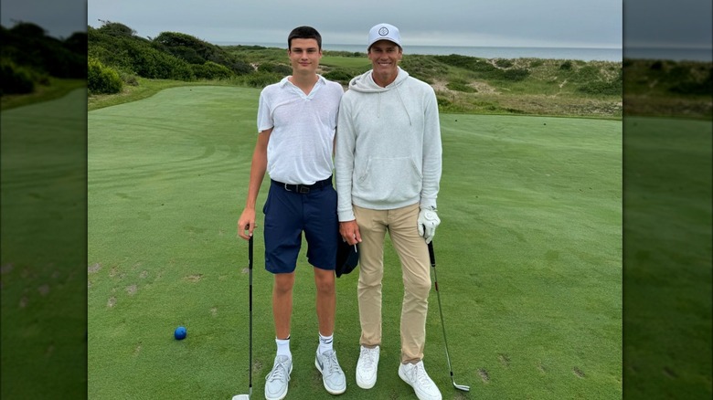 Tom Brady joue au golf avec son fils Jack