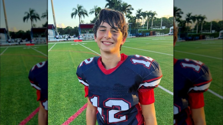 Benjamin Brady pose à l'entraînement de football