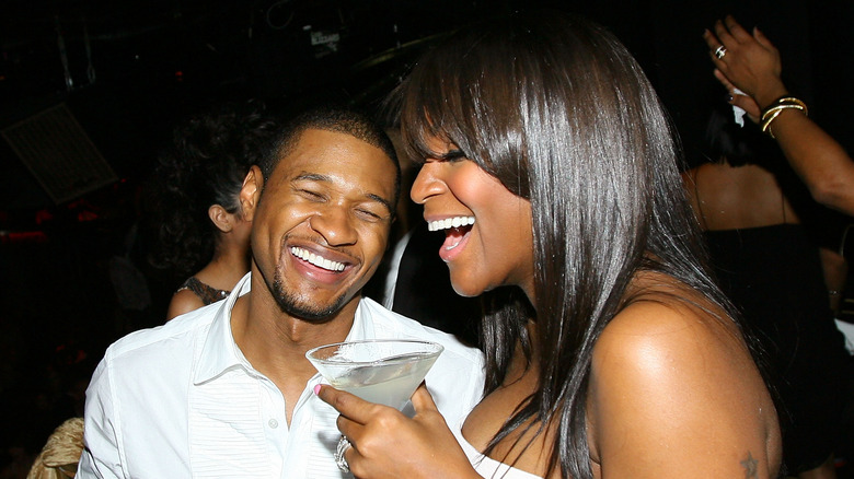 Usher et Tameka Foster rient