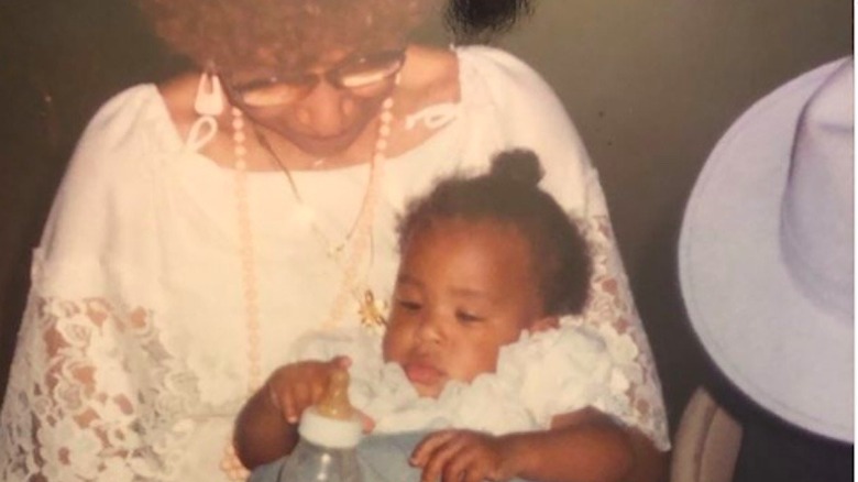 Bébé Savannah James avec sa grand-mère