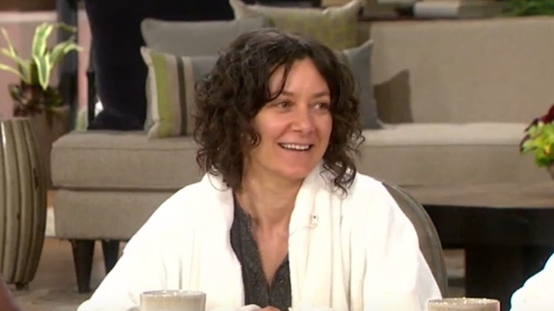 Sara Gilbert sans maquillage sur The Talk