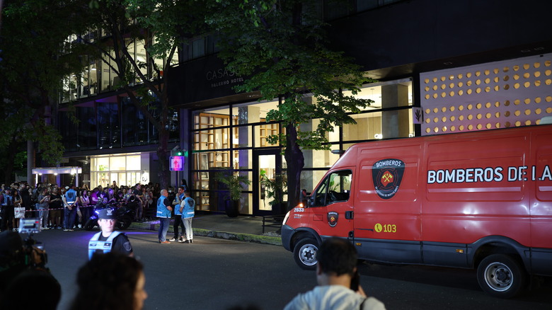 Ambulance devant l'hôtel à Buenos Aires