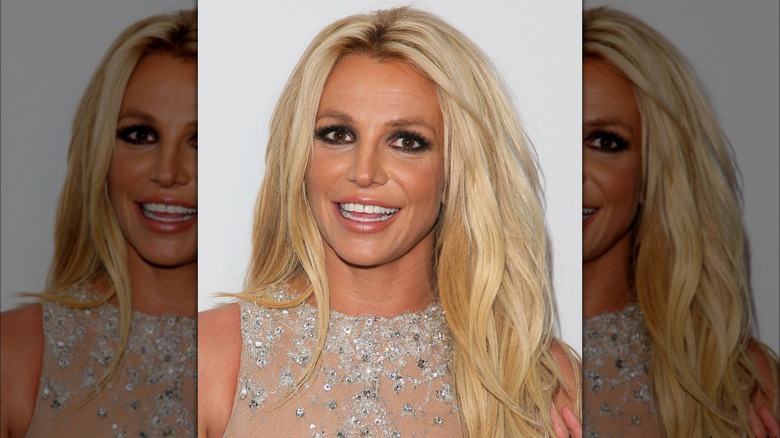 Britney Spears avec du maquillage pour les yeux au beurre noir