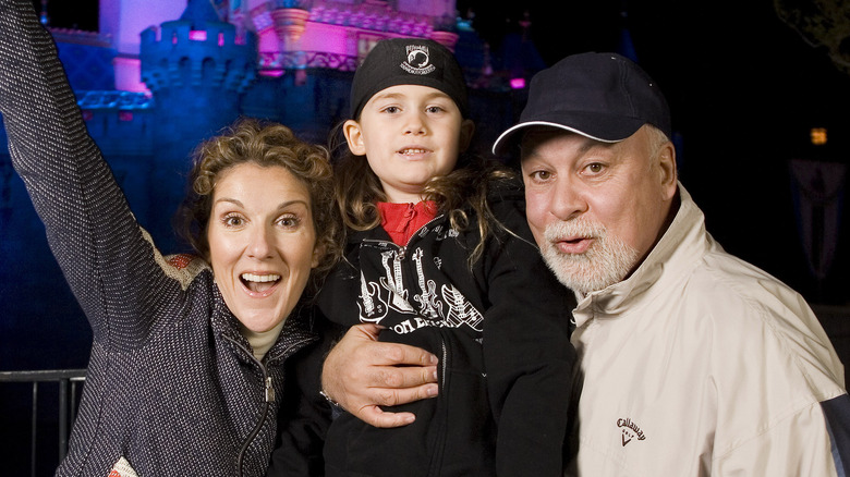 Céline Dion pose avec son mari René et leur fils René-Charles